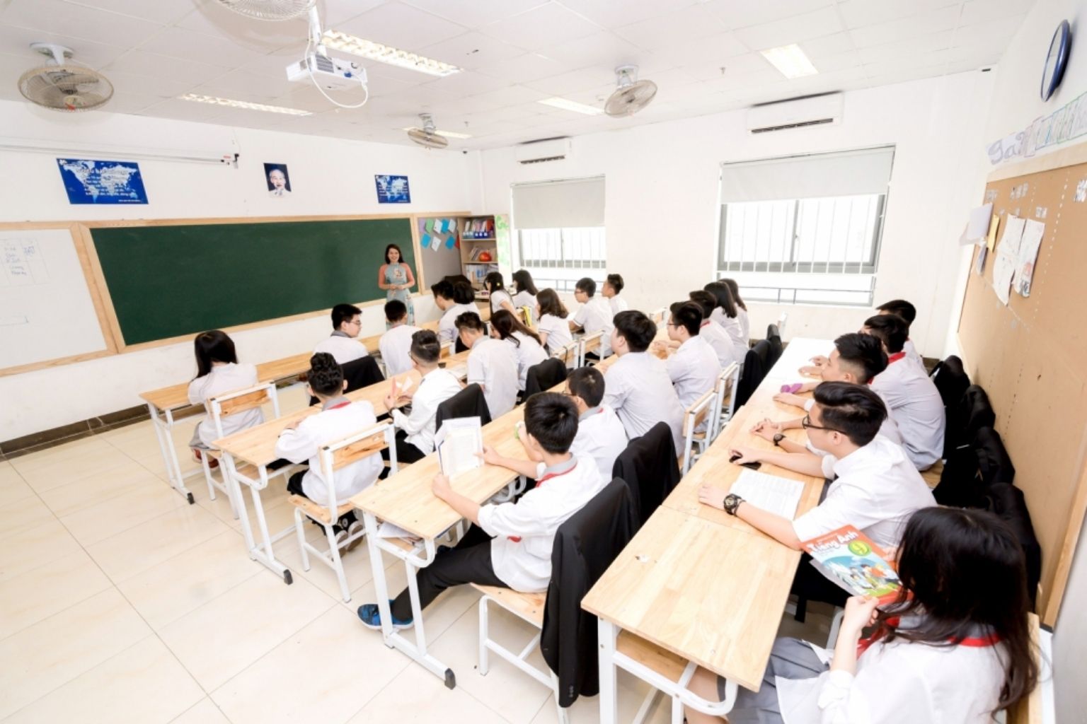 Lắp đặt máy lọc không khí công suất lớn cho trường học cần lưu ý gì?