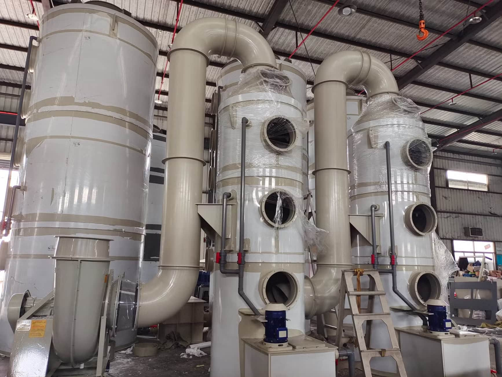 Xử lý khí thải bằng phương pháp hấp phụ và hấp thụ có những ưu và nhược điểm khác nhau, chúng có thể kết hợp để tăng hiệu quả làm sạch dòng khí